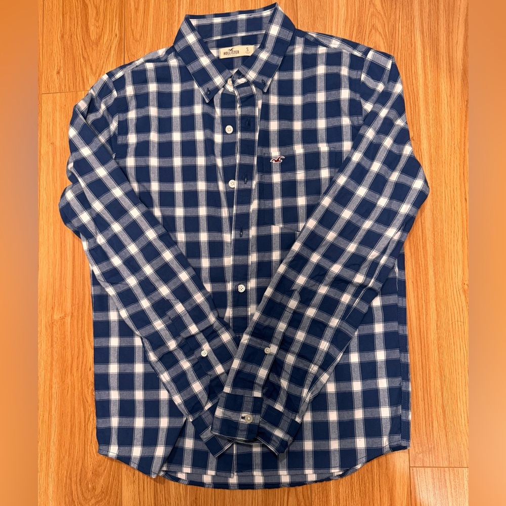 Hollister Navy and White Plaid Button Down Shirt